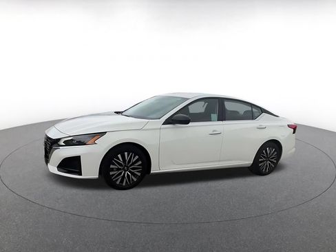 Used 2025 Nissan Altima 2.5 SV FWD image 7