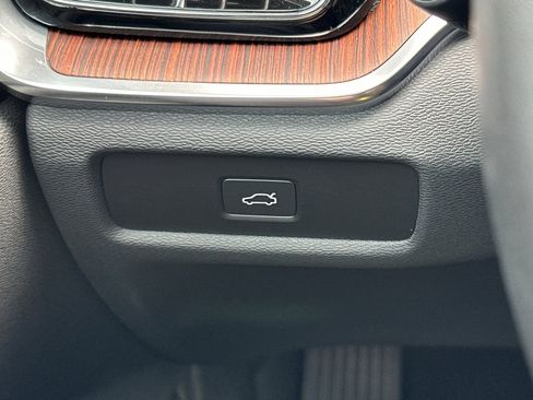 Used 2025 Volvo V60 B5 Cross Country Plus AWD/4WD image 30