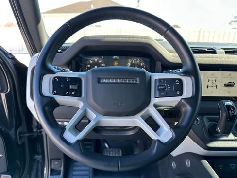 Used 2023 Land Rover Defender 90 S image 24