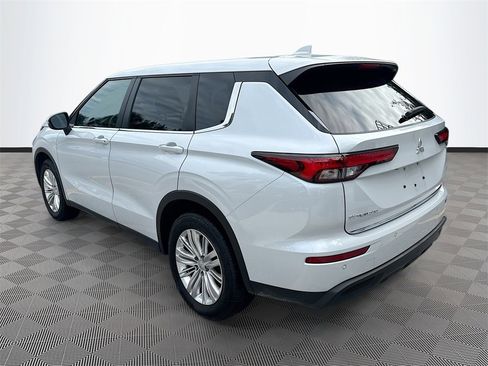 Used 2024 Mitsubishi Outlander ES image 6