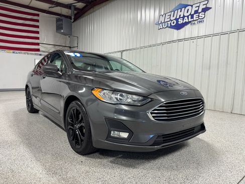 Used 2019 Ford Fusion SE w/ Equipment Group 151A image 2