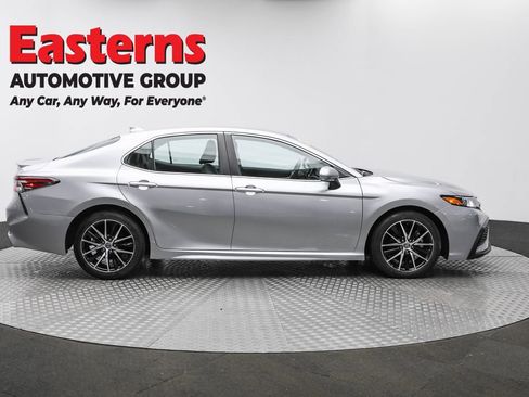 Used 2023 Toyota Camry SE FWD image 4