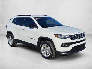 Used 2024 Jeep Compass Latitude AWD/4WD video 3