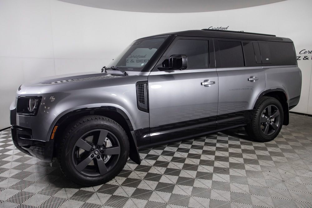 Used 2024 Land Rover Defender 130 X-Dynamic SE AWD/4WD image 8