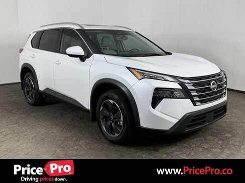 Used 2024 Nissan Rogue SV w/ SV Premium Package image 1