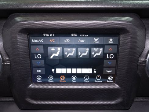 Used 2018 Jeep Wrangler Unlimited Sahara w/ Safety Group AWD/4WD image 17