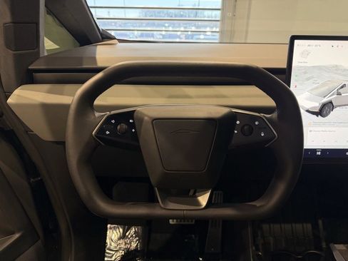 Used 2024 Tesla Cybertruck AWD Crew Cab image 34
