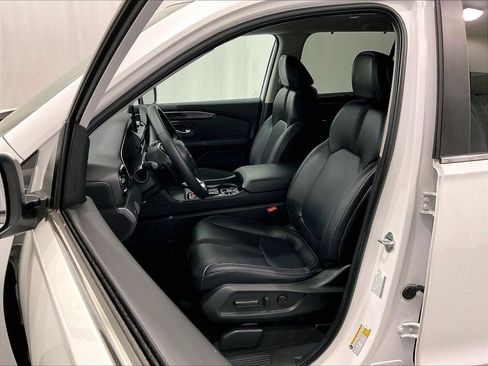 Used 2025 Honda Pilot EX-L image 10