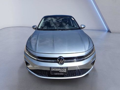 Used 2025 Volkswagen Jetta SE FWD image 9