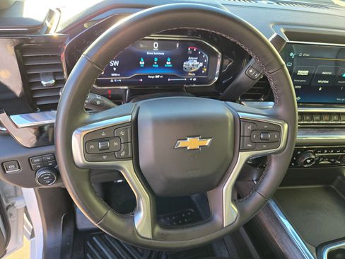 Used 2024 Chevrolet Silverado 2500 LTZ w/ LTZ Convenience Package image 17