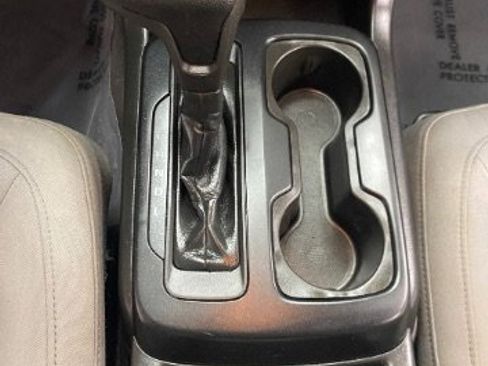Used 2019 Chevrolet Colorado W/T RWD image 19
