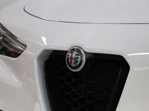 Used 2020 Alfa Romeo Stelvio Ti Sport w/ Quick Order Package 22S Sport AWD/4WD image 10