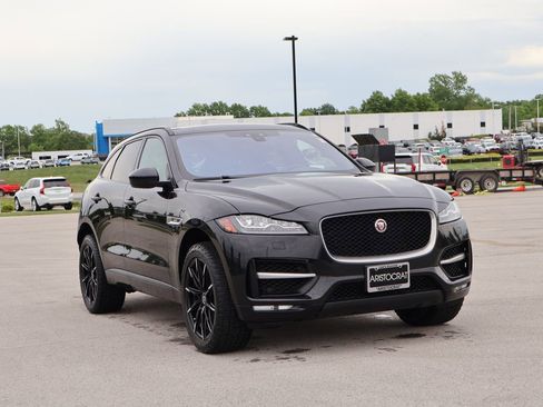 Used 2019 Jaguar F-PACE R-Sport AWD/4WD image 3
