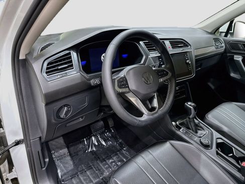 Used 2022 Volkswagen Tiguan SE AWD/4WD image 9