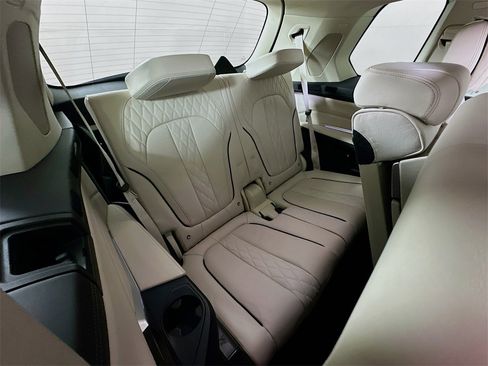 Used 2019 BMW X7 xDrive50i w/ Executive Package image 14