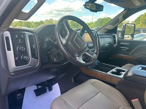 Used 2019 GMC Sierra 2500 SLT w/ Duramax Plus Package AWD/4WD image 16