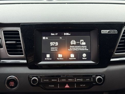 Used 2017 Kia Niro EX image 18