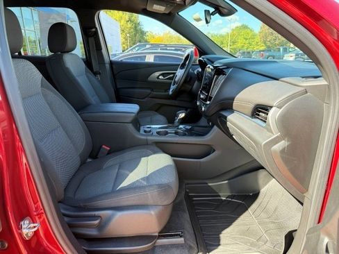 Used 2023 Chevrolet Traverse LT image 23