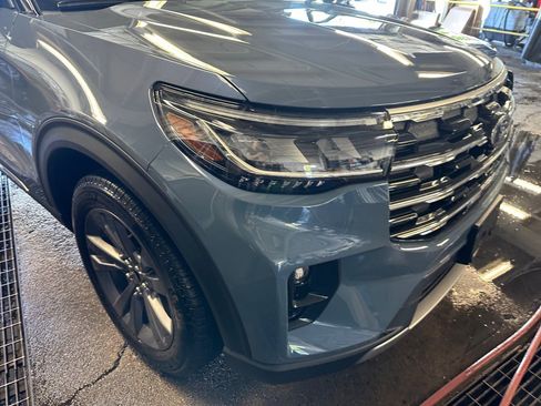 Used 2025 Ford Explorer Active w/ Active Comfort Package image 28