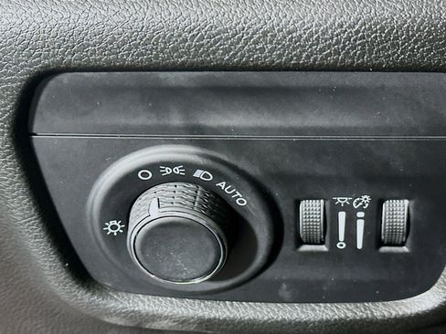 Used 2021 Jeep Grand Cherokee L Laredo image 17