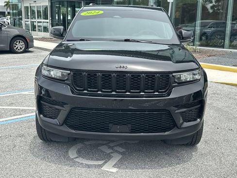 Used 2024 Jeep Grand Cherokee Altitude AWD/4WD image 4