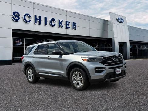 Used 2020 Ford Explorer XLT w/ Equipment Group 202A AWD/4WD image 1