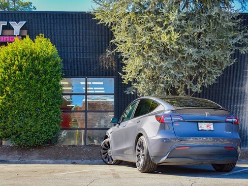 Used 2022 Tesla Model Y Performance image 14
