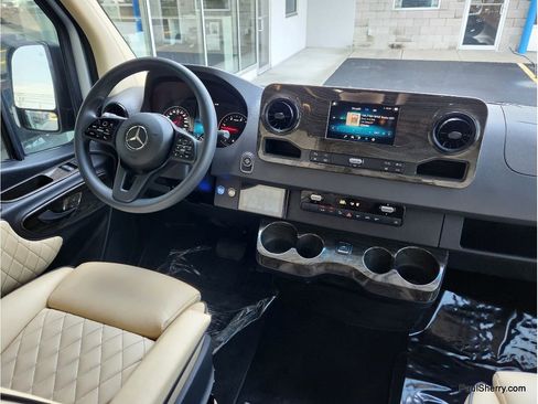 Used 2021 Mercedes-Benz Sprinter 2500 image 13
