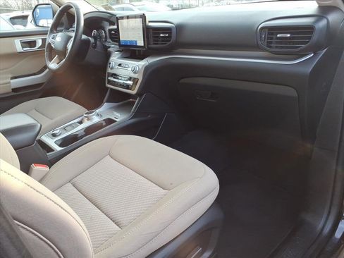 Certified 2022 Ford Explorer XLT w/ Class IV Trailer Tow Package image 9