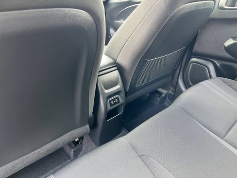 Used 2025 Hyundai Venue SEL FWD image 25