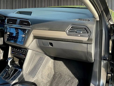 Used 2024 Volkswagen Tiguan SE image 17