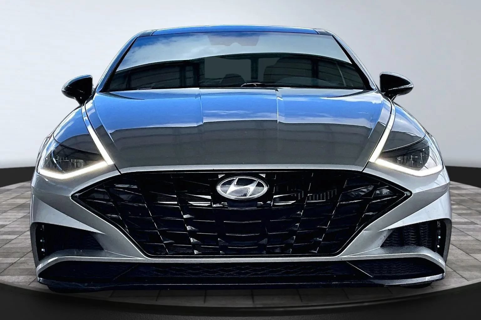 Used 2021 Hyundai Sonata SEL Plus w/ Tech Package FWD image 2