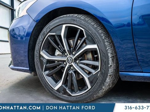 Used 2023 Nissan Altima 2.5 SR FWD image 34