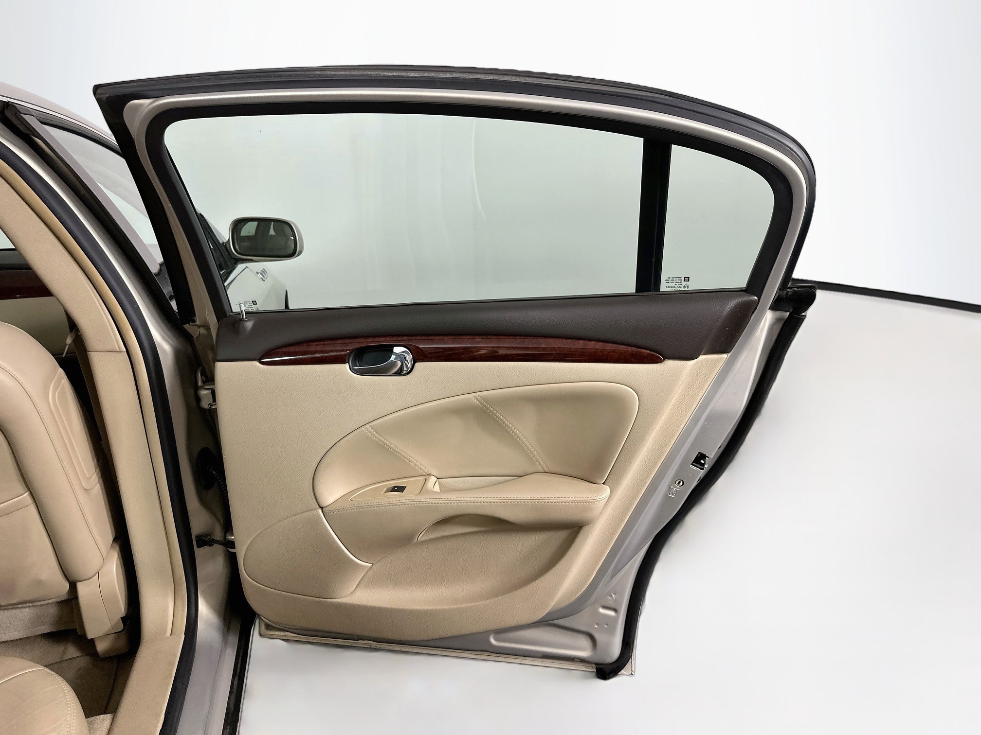 Used 2008 Buick Lucerne CXL w/ Luxury Package FWD image 27