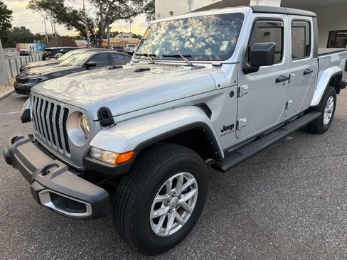 Used 2023 Jeep Gladiator Sport AWD/4WD image 2