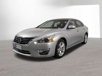 Used 2015 Nissan Altima 2.5 SV w/ Convenience Package