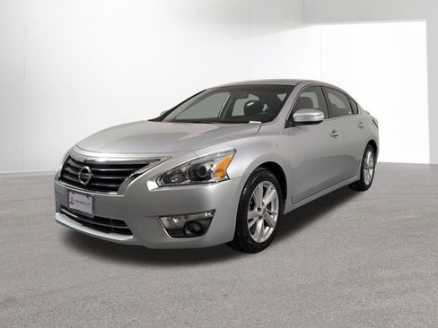 Used 2015 Nissan Altima 2.5 SV w/ Convenience Package image 1