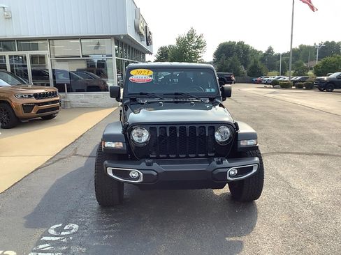 Certified 2023 Jeep Gladiator Sport AWD/4WD image 3