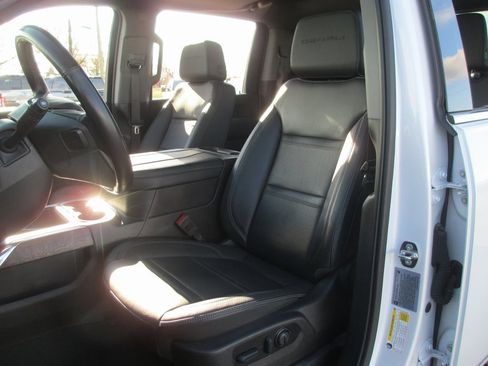 Used 2023 GMC Sierra 3500 Denali w/ Denali Ultimate Package image 22