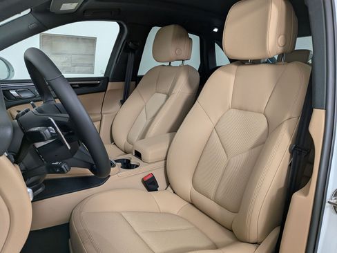 New 2026 Porsche Macan AWD/4WD image 16