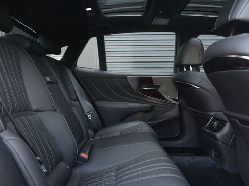 Used 2023 Lexus LS 500 w/ Interior Upgrade Package RWD image 33