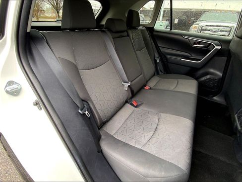 Used 2021 Toyota RAV4 XLE FWD image 31