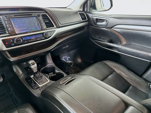 Used 2014 Toyota Highlander XLE image 23
