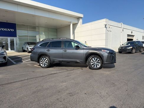 Used 2023 Subaru Outback Premium AWD/4WD image 2