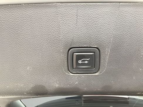 Used 2023 Chevrolet Traverse LT w/ LT Premium Package AWD/4WD image 22