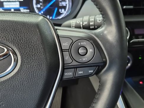 Used 2023 Toyota Venza LE image 26