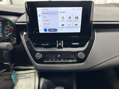 Used 2025 Toyota Corolla LE image 25