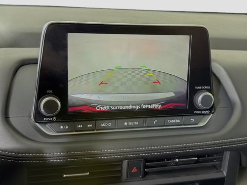 Used 2025 Nissan Rogue SV FWD image 18