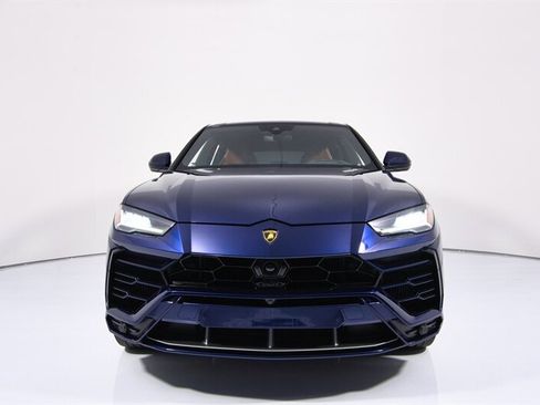 Used 2022 Lamborghini Urus AWD/4WD image 3