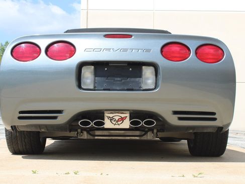 Used 2004 Chevrolet Corvette Convertible w/ Preferred Equipment Group RWD image 28